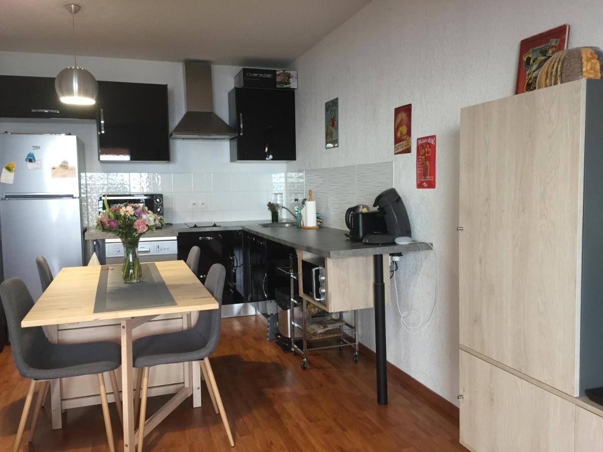 T3 Classe 3 Etoiles Vue Avec Terrasse ,plage 2 Minutes A Pied * Ajaccio (Corsica)